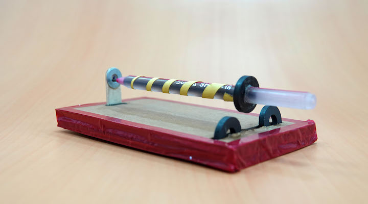 We make innovative hands-on science toys and models